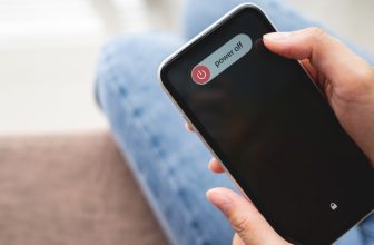 Come spegnere iPhone senza touch screen: tutti i metodi
